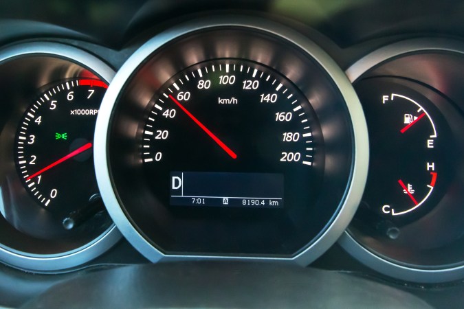 Las diferencias entre velocímetro y tacómetro