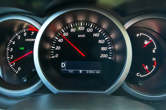 Las diferencias entre velocímetro y tacómetro