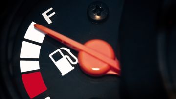 Cómo se determina la eficiencia del combustible de un auto
