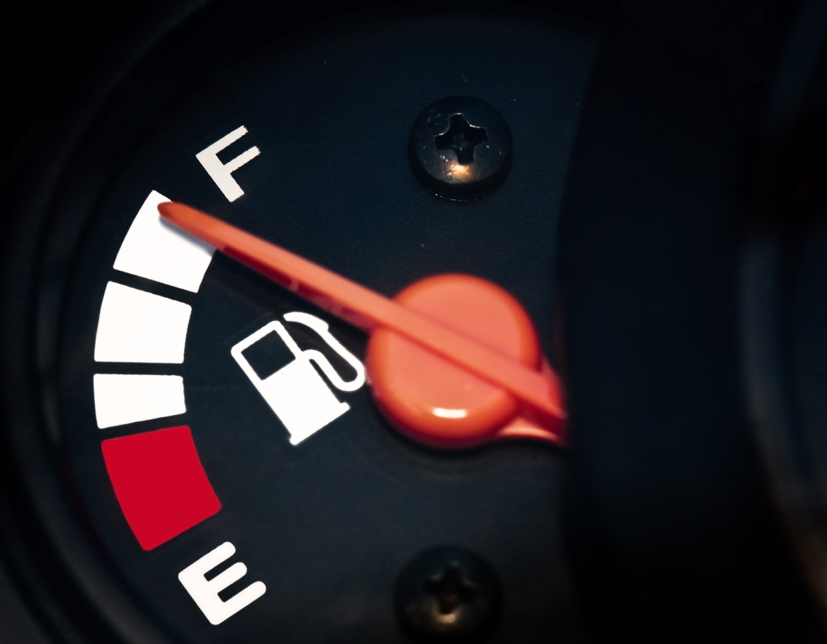 Cómo se determina la eficiencia del combustible de un auto