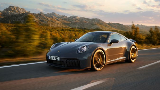 Porsche revela el primer 911 híbrido para calle