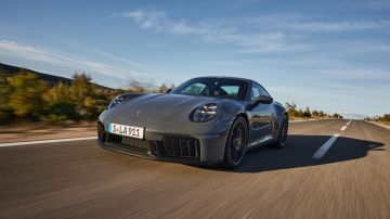 Porsche revela el primer 911 híbrido para calle
