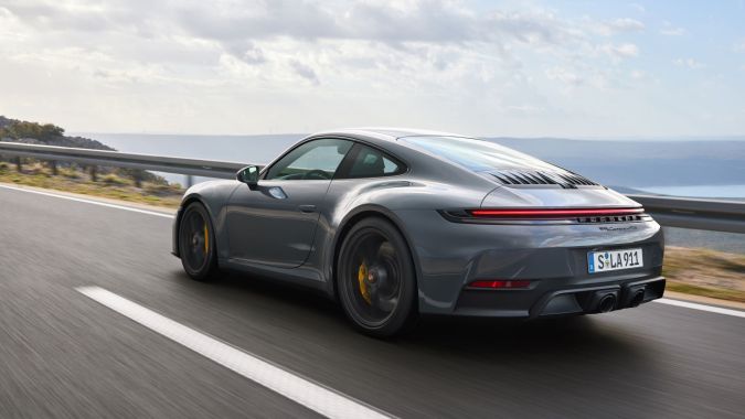 Porsche revela el primer 911 híbrido para calle