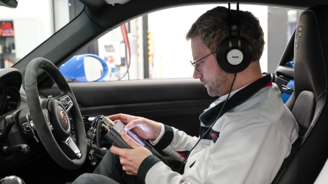 Conoce a SAM, el módulo acústico que evalúa los sonidos de Porsche