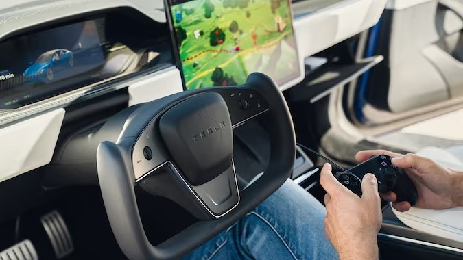Qué es Tesla Arcade o cómo convertir el auto en una consola de juegos