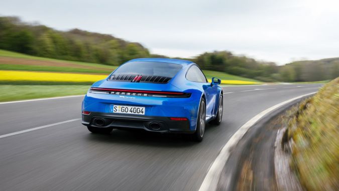 Porsche revela el primer 911 híbrido para calle