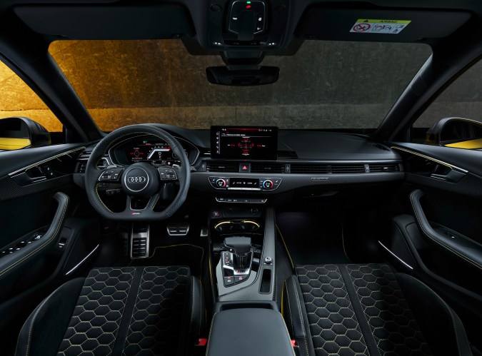 Audi RS4 Avant 25