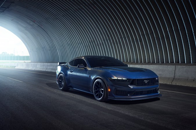 Qué es Ford Mustang Dark Horse 2024: misterio y potencia en un solo envase
