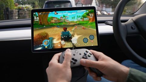 Qué es Tesla Arcade o cómo convertir el auto en una consola de juegos