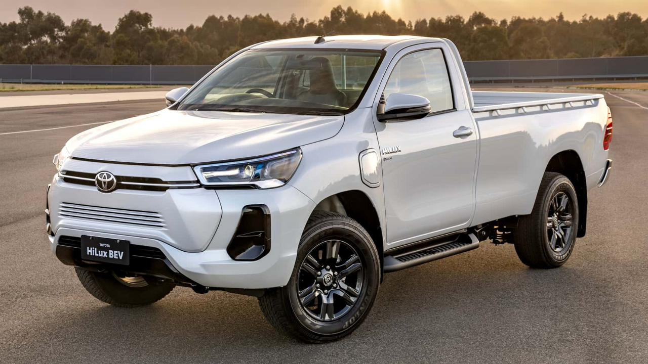 Toyota revela la Hilux Revo con motor totalmente eléctrico