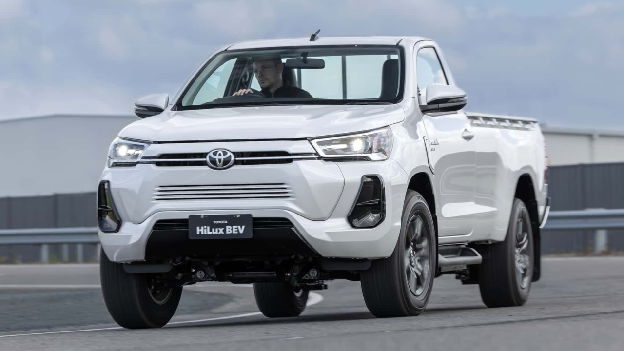 Toyota revela la Hilux Revo con motor totalmente eléctrico