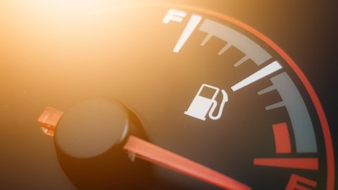 Qué hacer cuando te quedas sin gasolina en la carretera