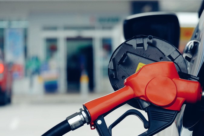 ¿Es cierto que podemos ahorrar gasolina usando el control crucero?