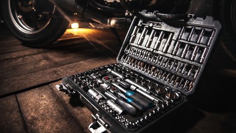 Kit básico de herramientas para el mantenimiento de la moto en casa