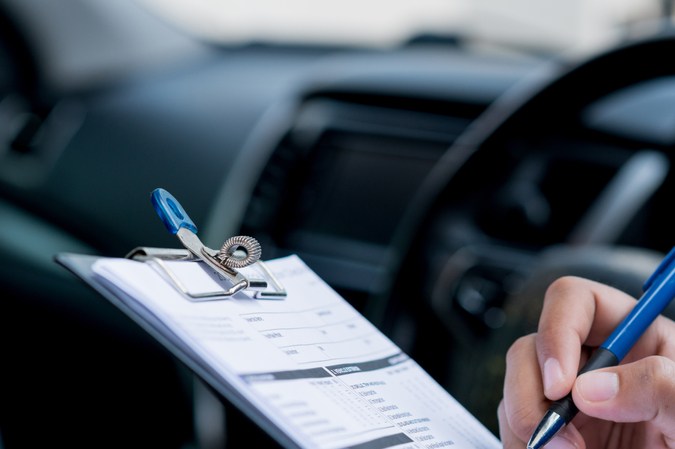 5 detalles que siempre debes mirar a la hora de comprar un auto usado