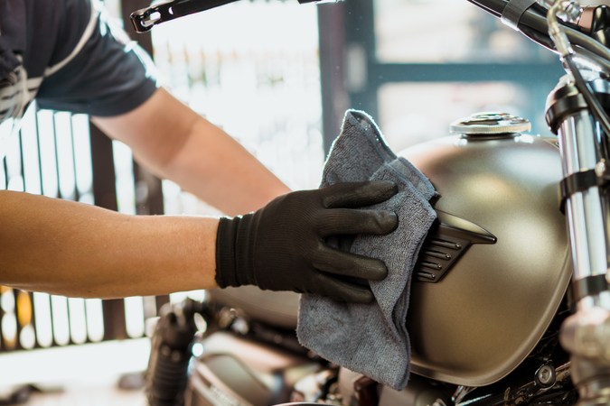 Guía para limpiar, pulir y dejar relucientes los cromados de tu moto
