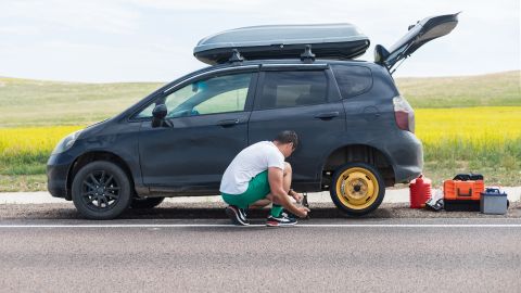 Nueva estrategia de robo de autos con el truco de la naranja
