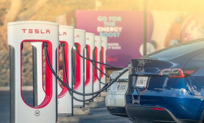 Nuevo tipo de robo de carros eléctricos: cómo protegerse