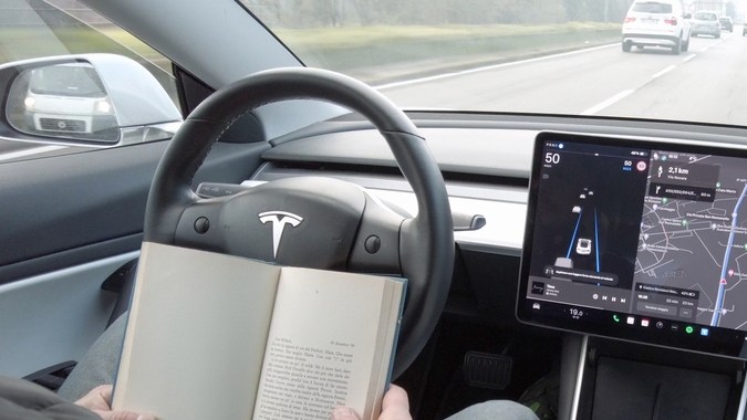 Por qué los autos eléctricos significan un peligro para los peatones