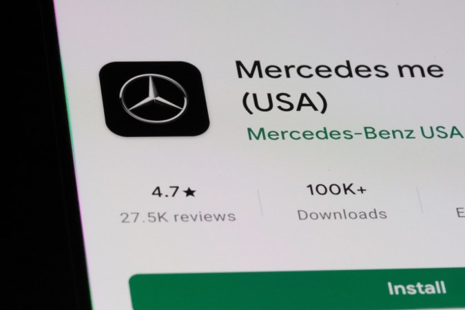 Mercedes Benz lanza cargador portátil para vehículos eléctricos