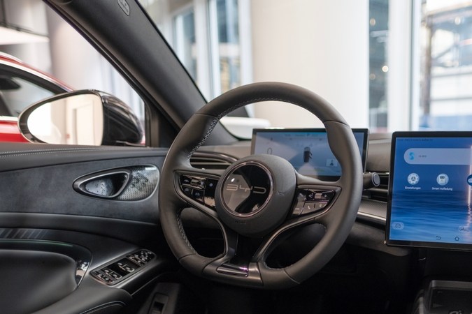 BYD revoluciona el mercado: sedanes híbridos con 2.000 km de autonomía