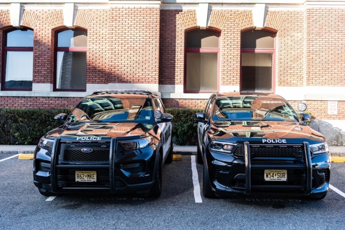 Qué tan veloces y potentes han sido los coches de policía a través del tiempo