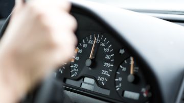alerta de exceso de velocidad en autos