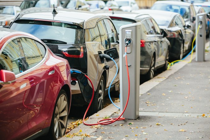 Por qué los autos eléctricos significan un peligro para los peatones