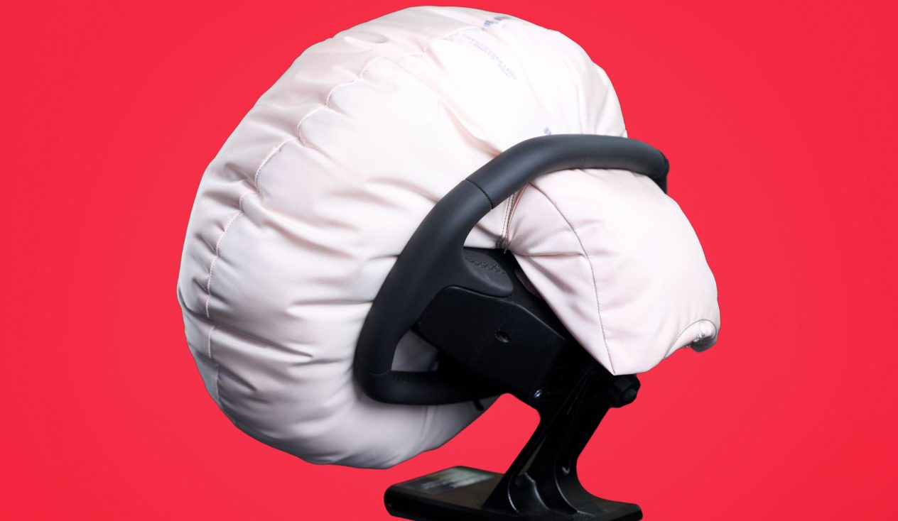 ¿Y el airbag? Volantes con pantalla son el futuro de los autos