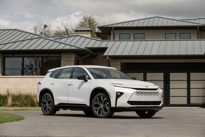 Toyota Crown Signia comenzará su venta en verano