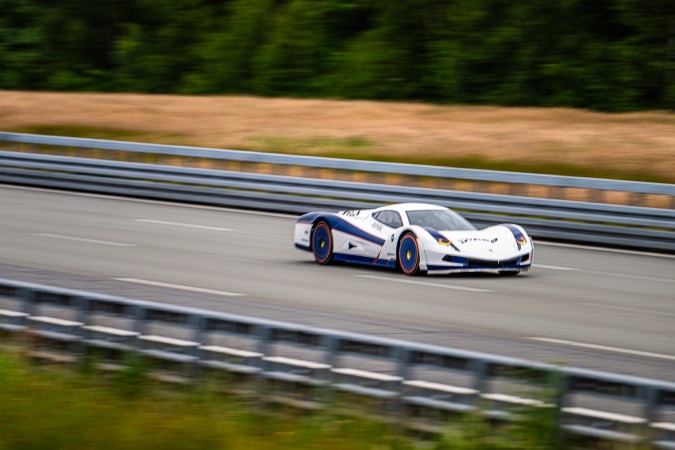 Aspark SP600 logra récord de velocidad para un auto eléctrico