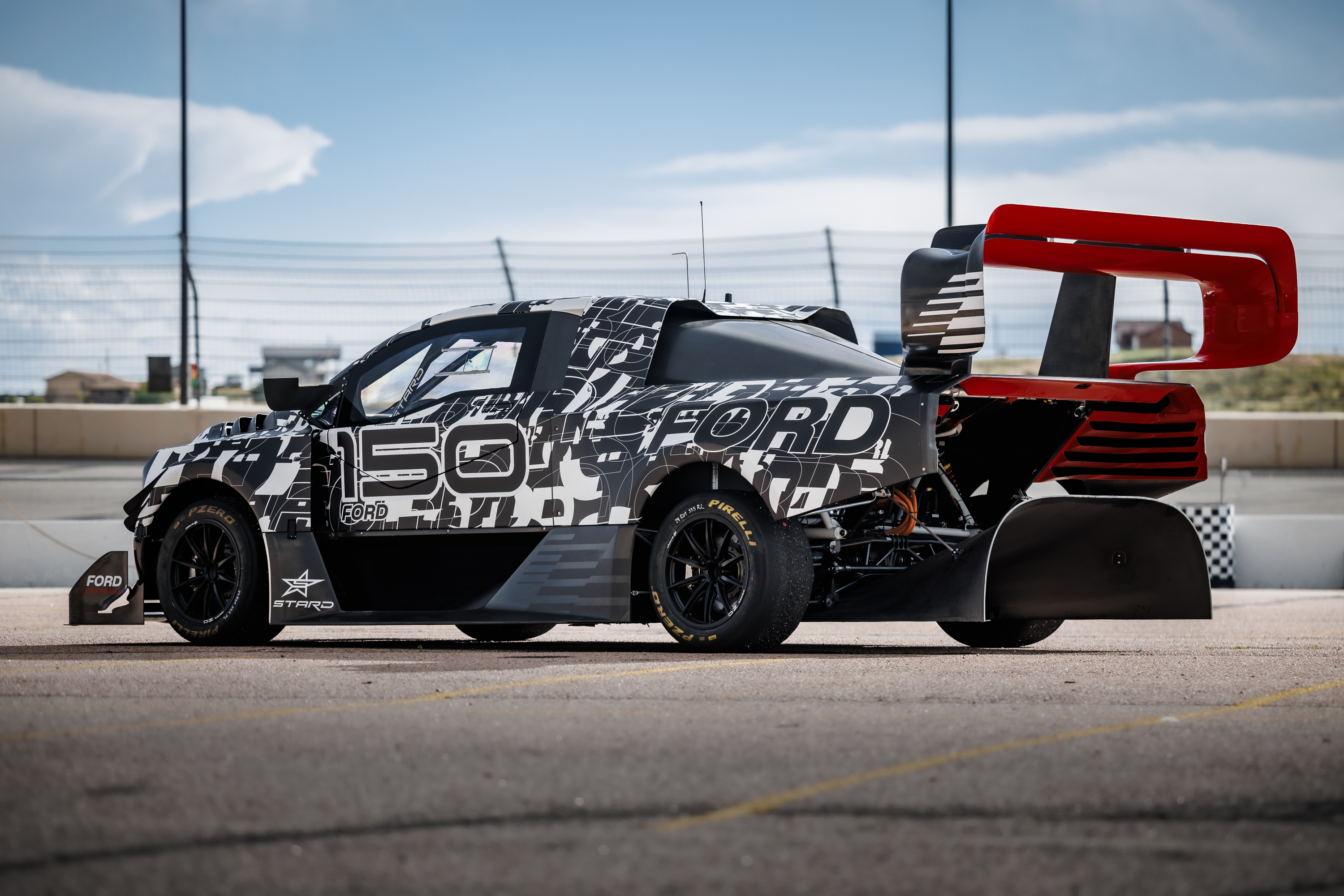 Ford revela el F-150 Lightning para el Pikes Peak International Hill Climb