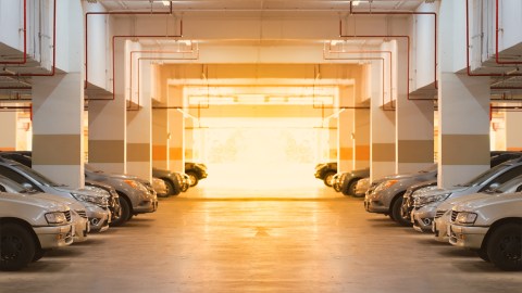 auto parqueado golpes