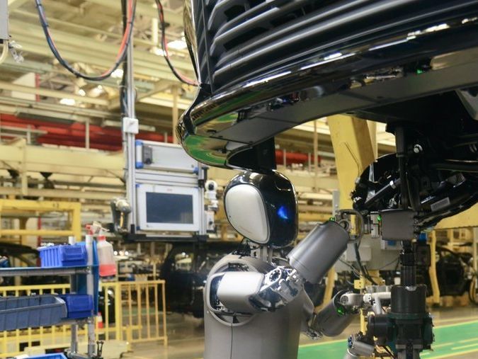 El futuro está aquí: Así son los autos hechos por robots con IA