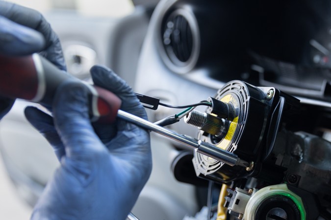 ¿Y el airbag? Volantes con pantalla son el futuro de los autos