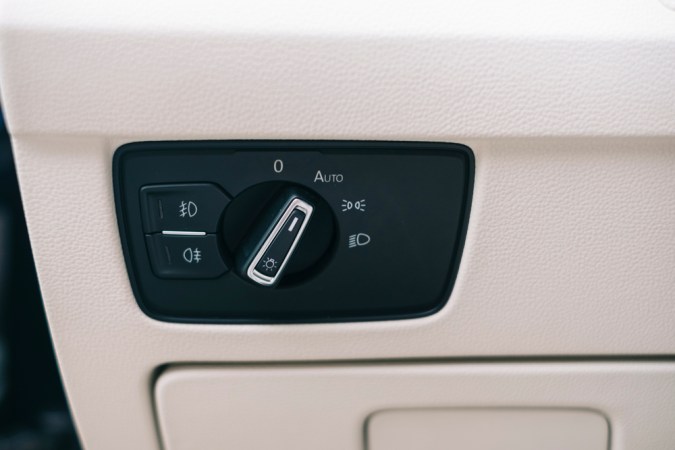 10 características de seguridad revolucionarias en autos modernos
