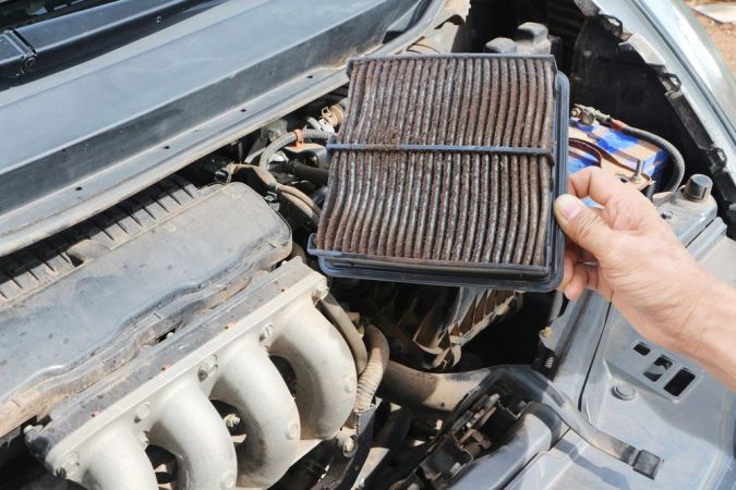Por qué mi carro vibra cuando estoy parado en Drive