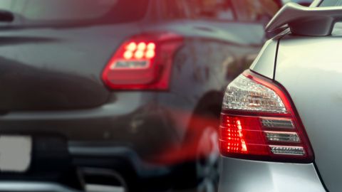 Luces de freno funcionan, pero no las traseras: diagnóstico y reparación