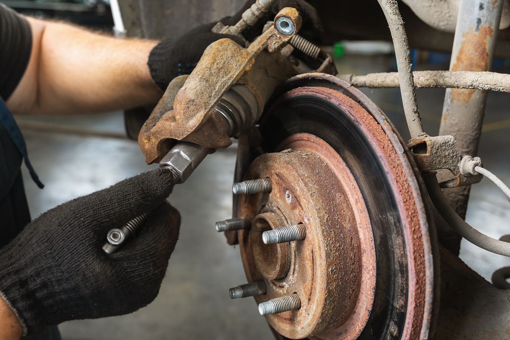 Por qué es bueno usar aditivos de frenos en tu carro