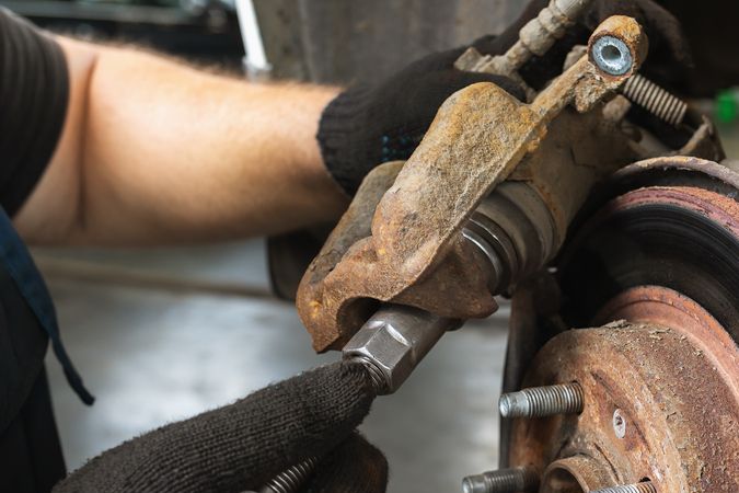 Por qué es bueno usar aditivos de frenos en tu carro