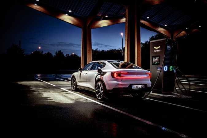 Cómo conducir correctamente un auto eléctrico: guía práctica