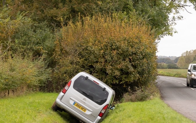 Cómo rescatar tu vehículo de una zanja: consejos y herramientas