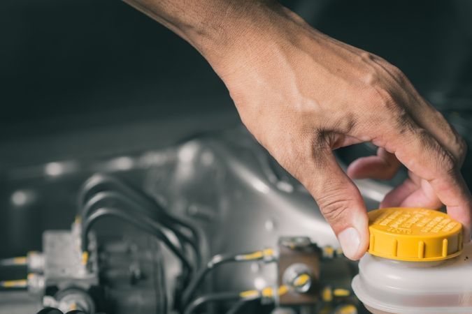 Por qué es bueno usar aditivos de frenos en tu carro