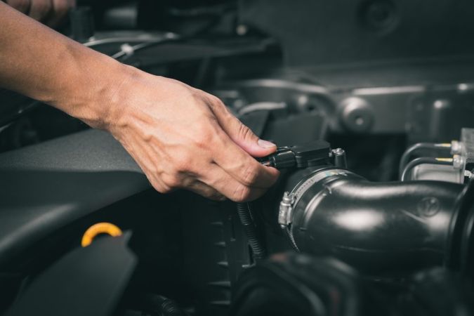 Почему машина вибрирует, когда я останавливаюсь в режиме Drive?