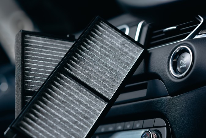 como cambiar el filtro del aire acondicionado del carro