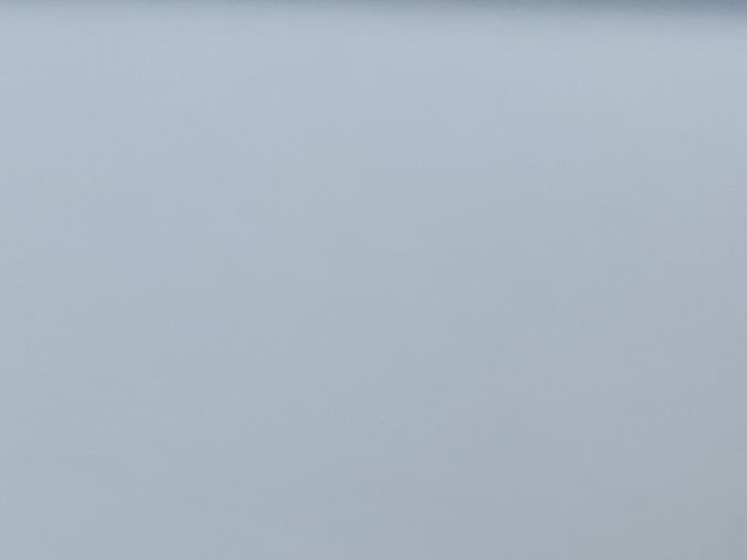 Cómo frenar un auto de forma segura en bajadas y pavimento mojado