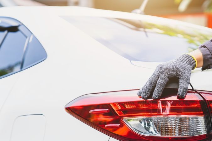 Luces de freno funcionan, pero no las traseras: diagnóstico y reparación