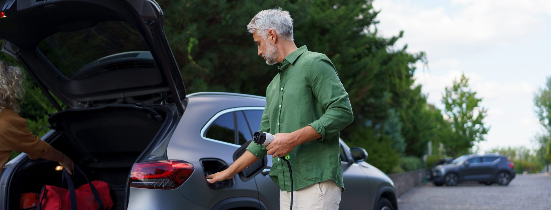 Qué debo saber si voy a rentar y viajar en un auto eléctrico