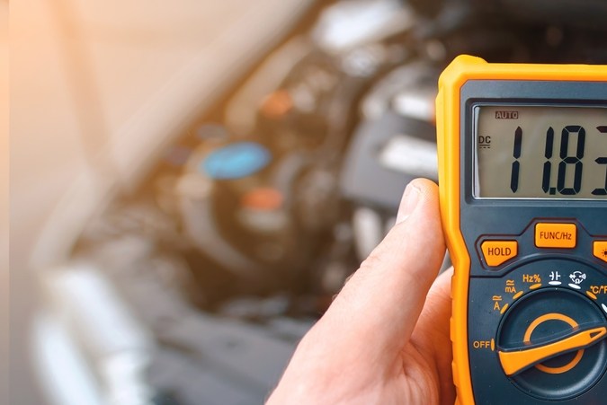 ¿Qué pasa si mi alternador genera un olor a quemado?