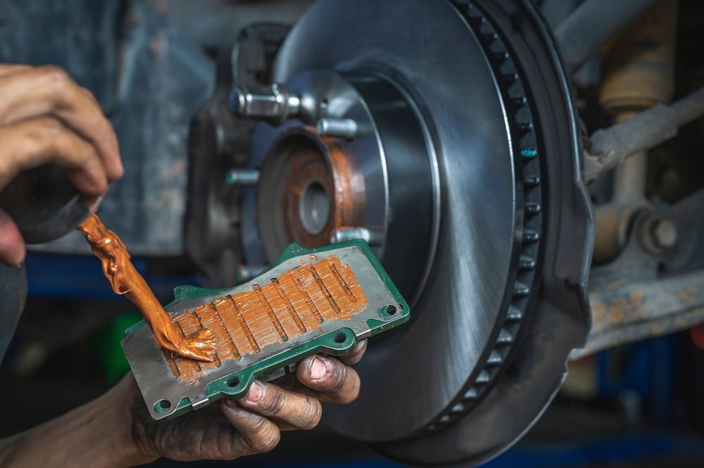 Por qué es bueno usar aditivos de frenos en tu carro